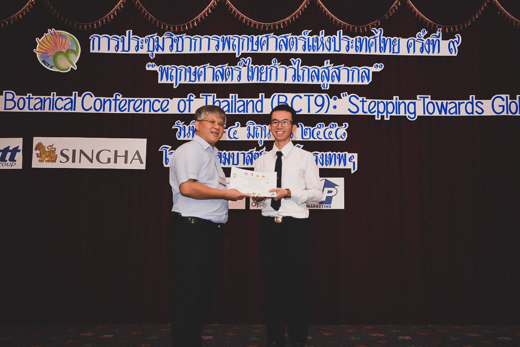 Complimentary Oral Presentation Award at the 9th Botanical Conference of Thailand (May 2015) (Photo by Chulalongkorn University)
