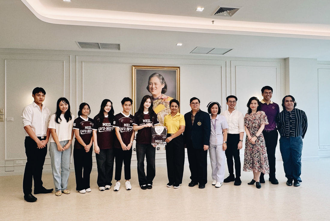 With Freshman Medical Students (Nottingham-SWU Joint Program), at Faculty of Medicine, Srinakharinwirot University, Ongkharak, Nakhon Nayok (September 2025).